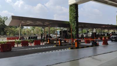 Lugar de embarque del autobús Damri en la Terminal 3 del aeropuerto Soekarno Hatta